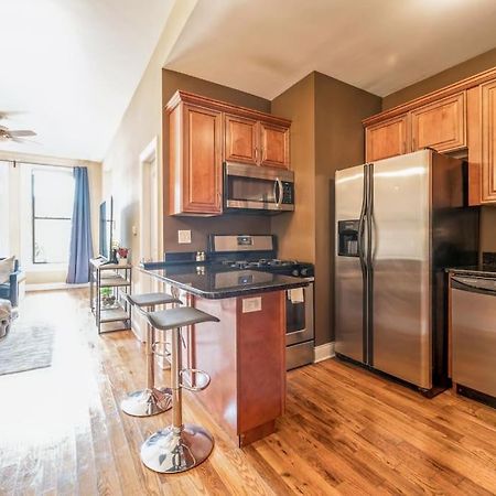 Lovely 2 Bed 3 Miles From Dt W Free Parking Chicago Exteriör bild