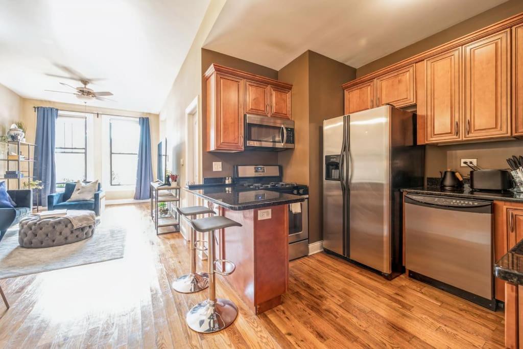 Lovely 2 Bed 3 Miles From Dt W Free Parking Chicago Exteriör bild