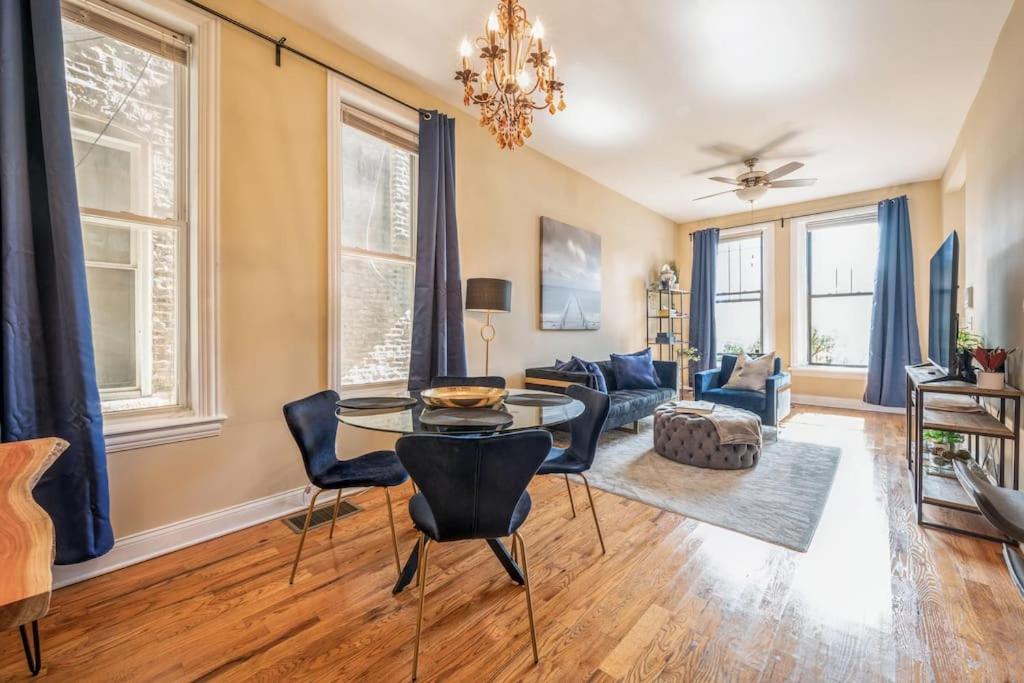 Lovely 2 Bed 3 Miles From Dt W Free Parking Chicago Exteriör bild