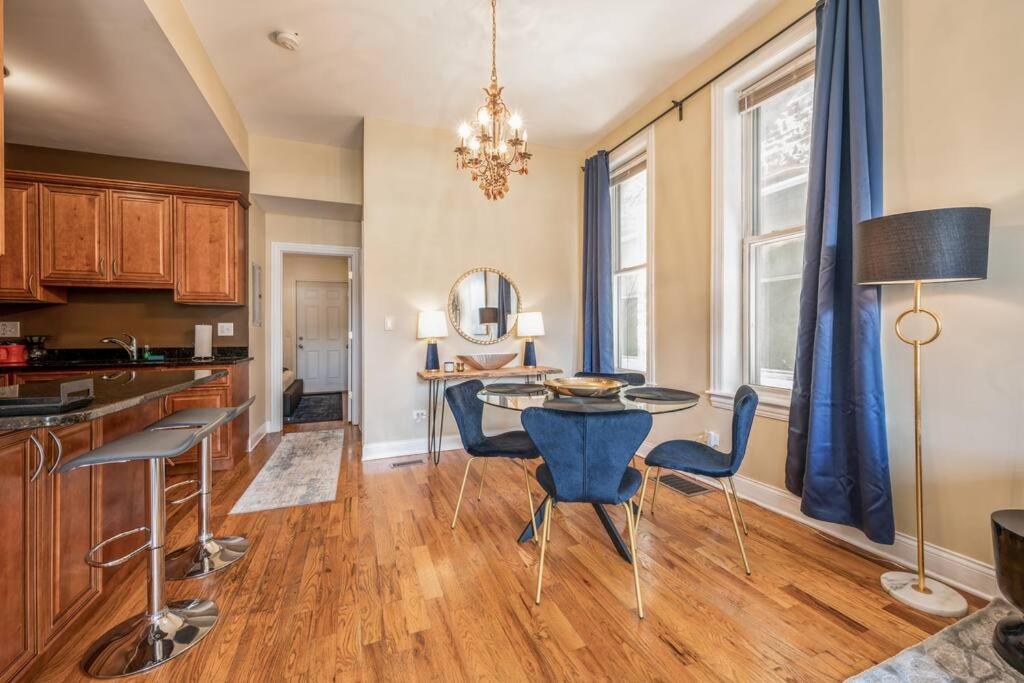 Lovely 2 Bed 3 Miles From Dt W Free Parking Chicago Exteriör bild